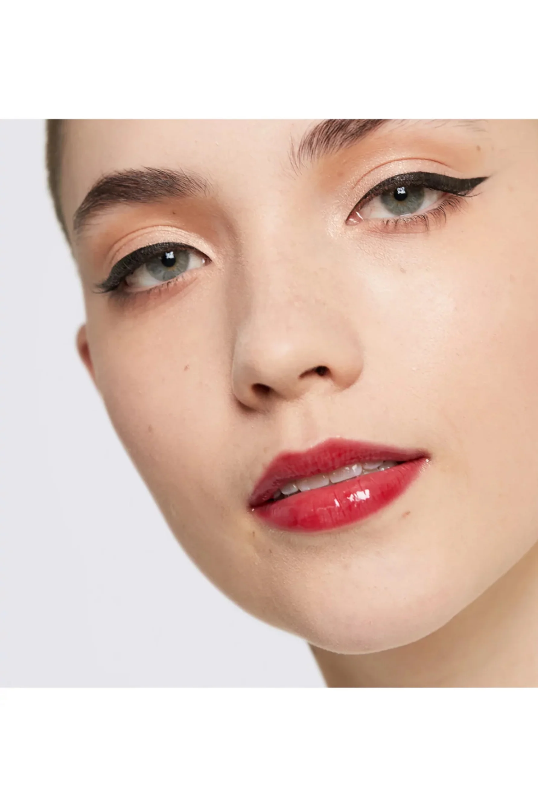 CLINIQUE Pop Plush™ Creamy Lip Gloss Juicy Apple - Image 3