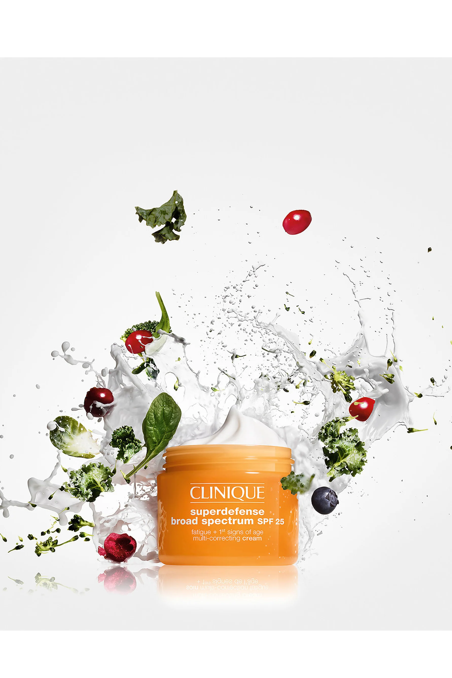 CLINIQUE Superdefense SPF 25 Fatigue + 1st Signs of Age Multi-Correcting Cream - Combination + Oily Skin - Image 2