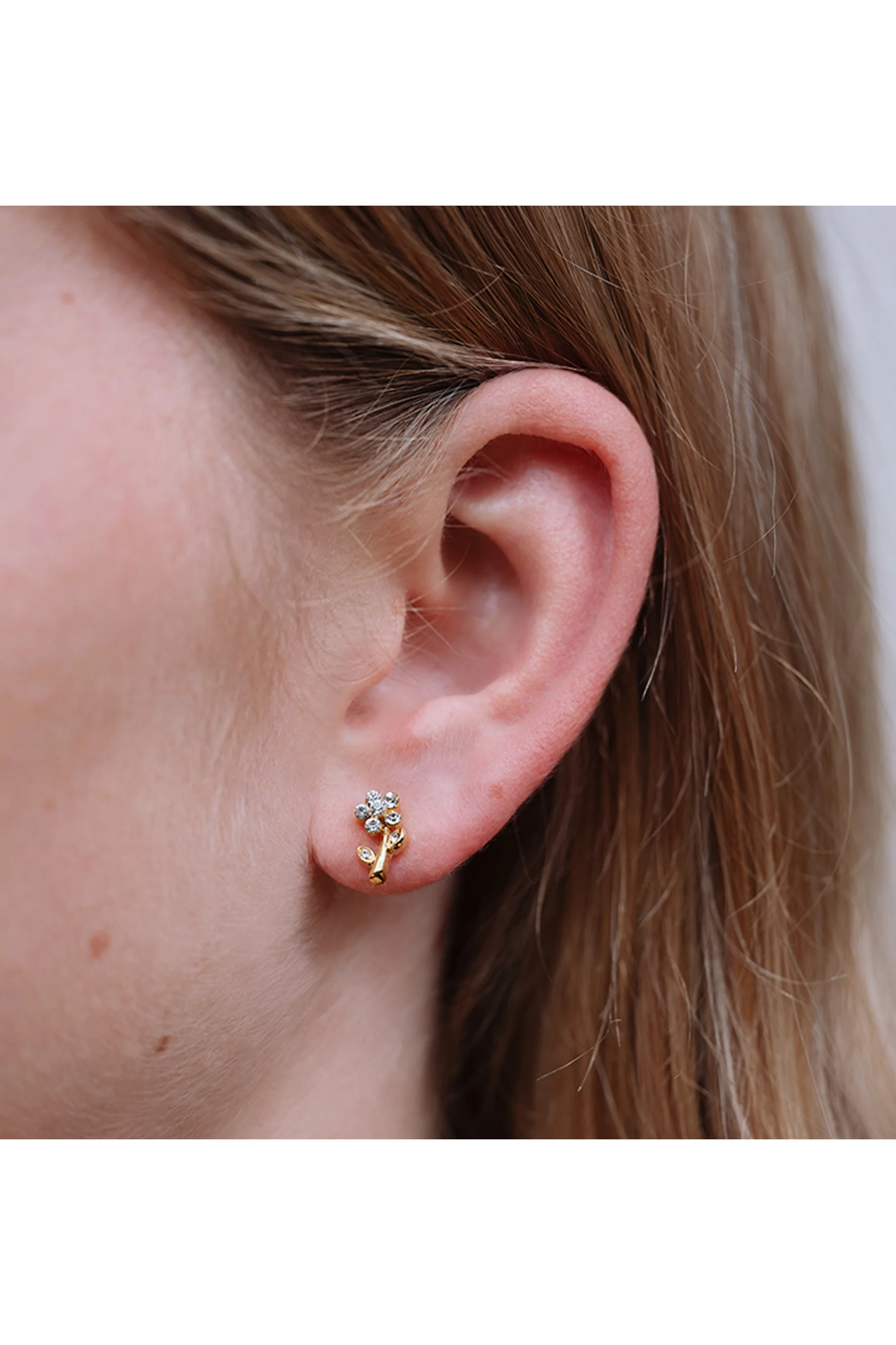 EURO 52530 Gold Daisy & Swarovski Crystals Studs - Image 2