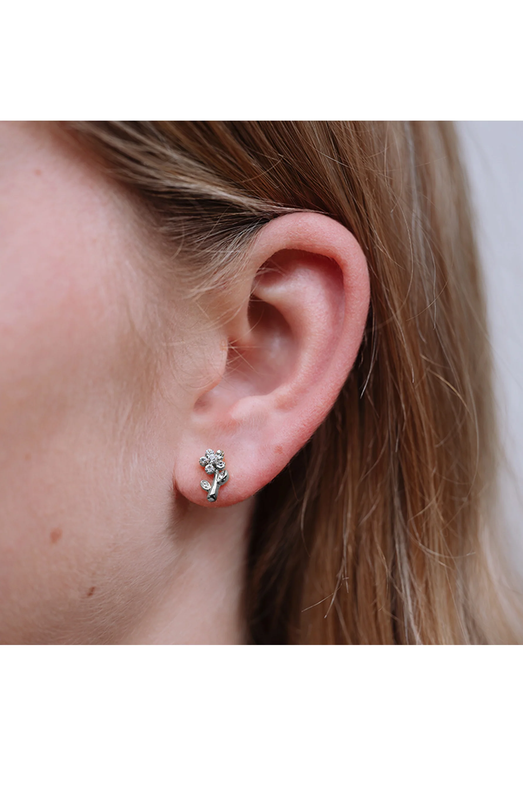 EURO 52531 Silver Daisy with Clear Swarovski Crystal Studs - Image 2