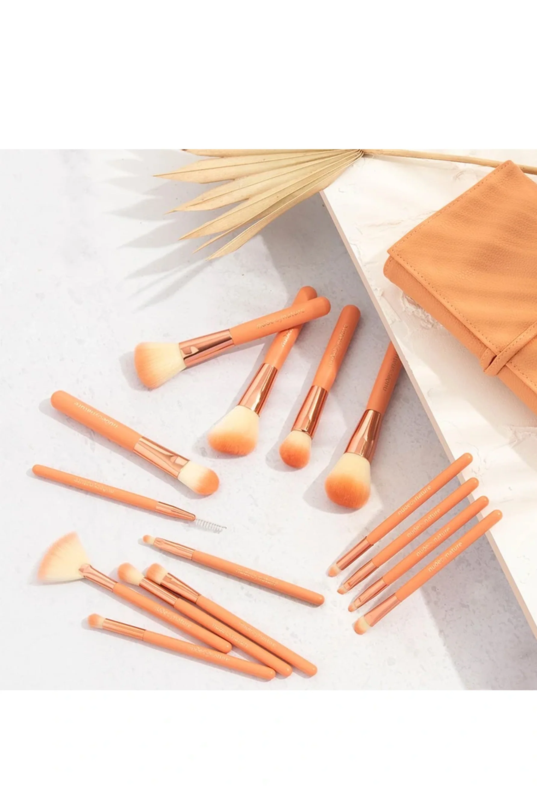 NUDE BY NATURE Luxe Beauty Ultimate Brush Set 15 - Image 2