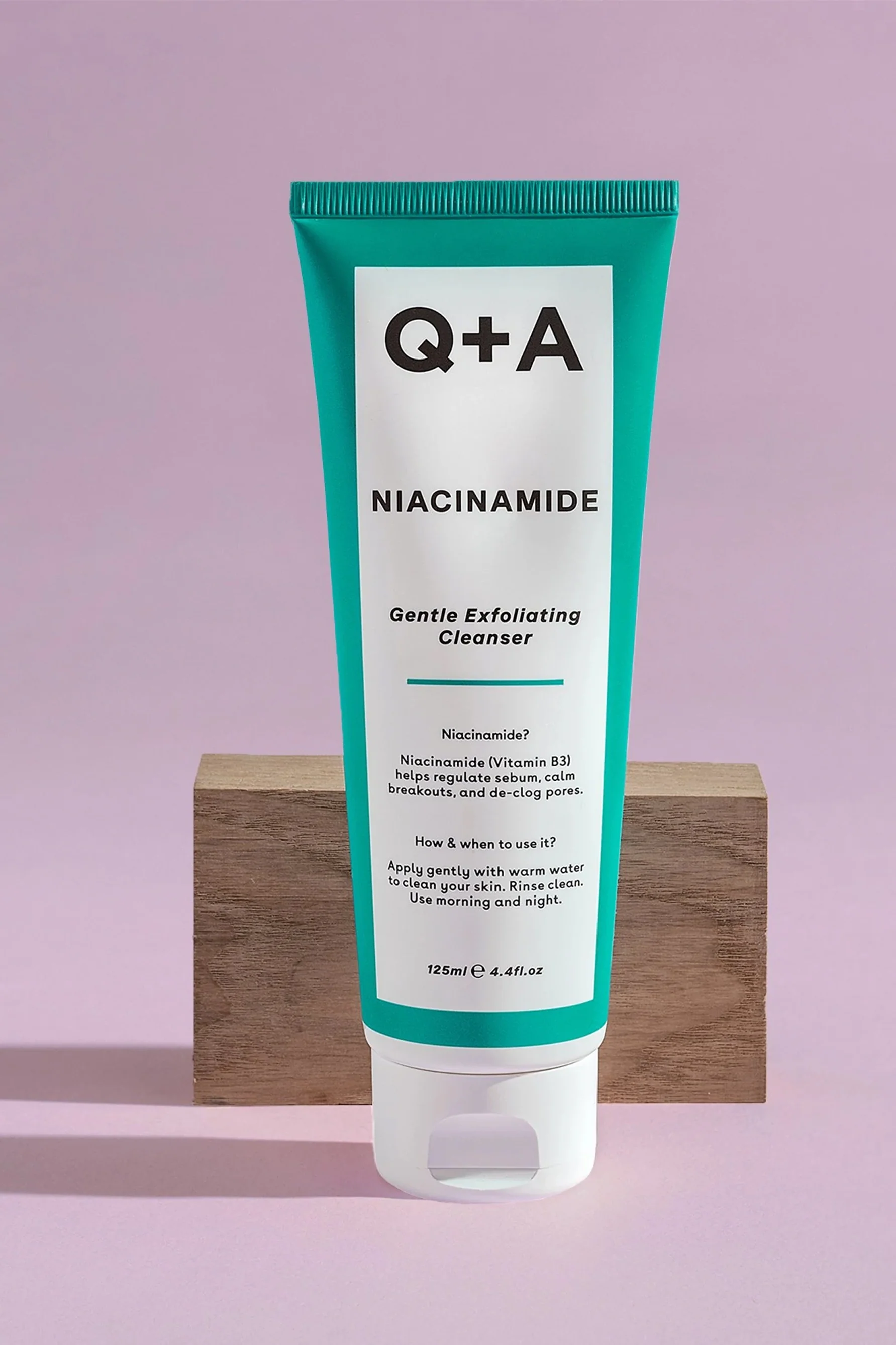 Q+A Niacinamide Gentle Exfoliating Cleanser - Image 2