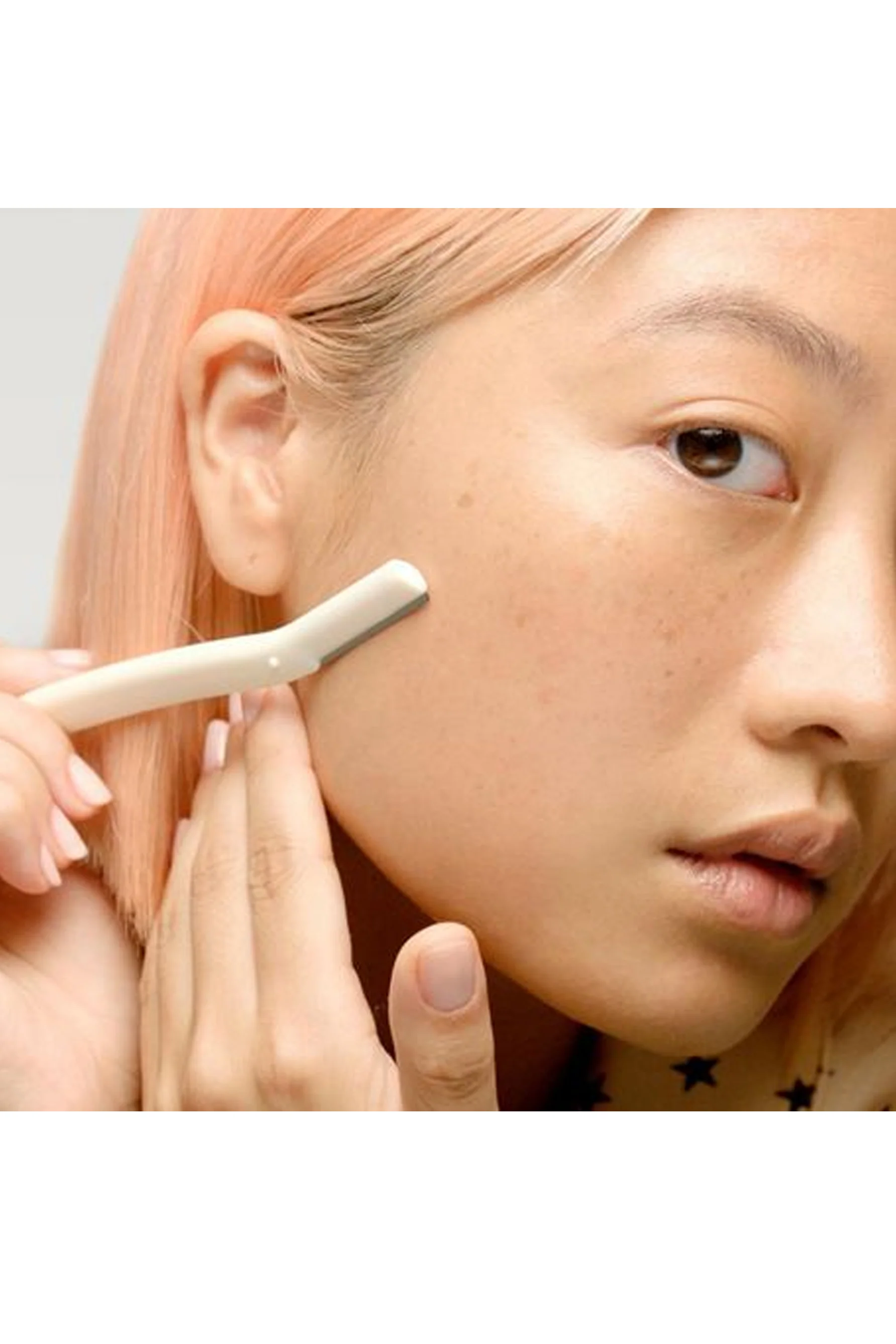 REVLON Facial Razors - Face Defuzzers - Image 2